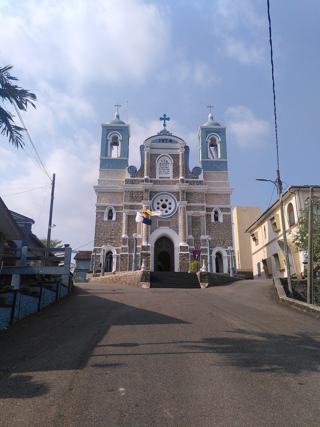 neben dieser schönen Kirche befindet sich nicht unsere Unterkunft, sondern die Caritas
